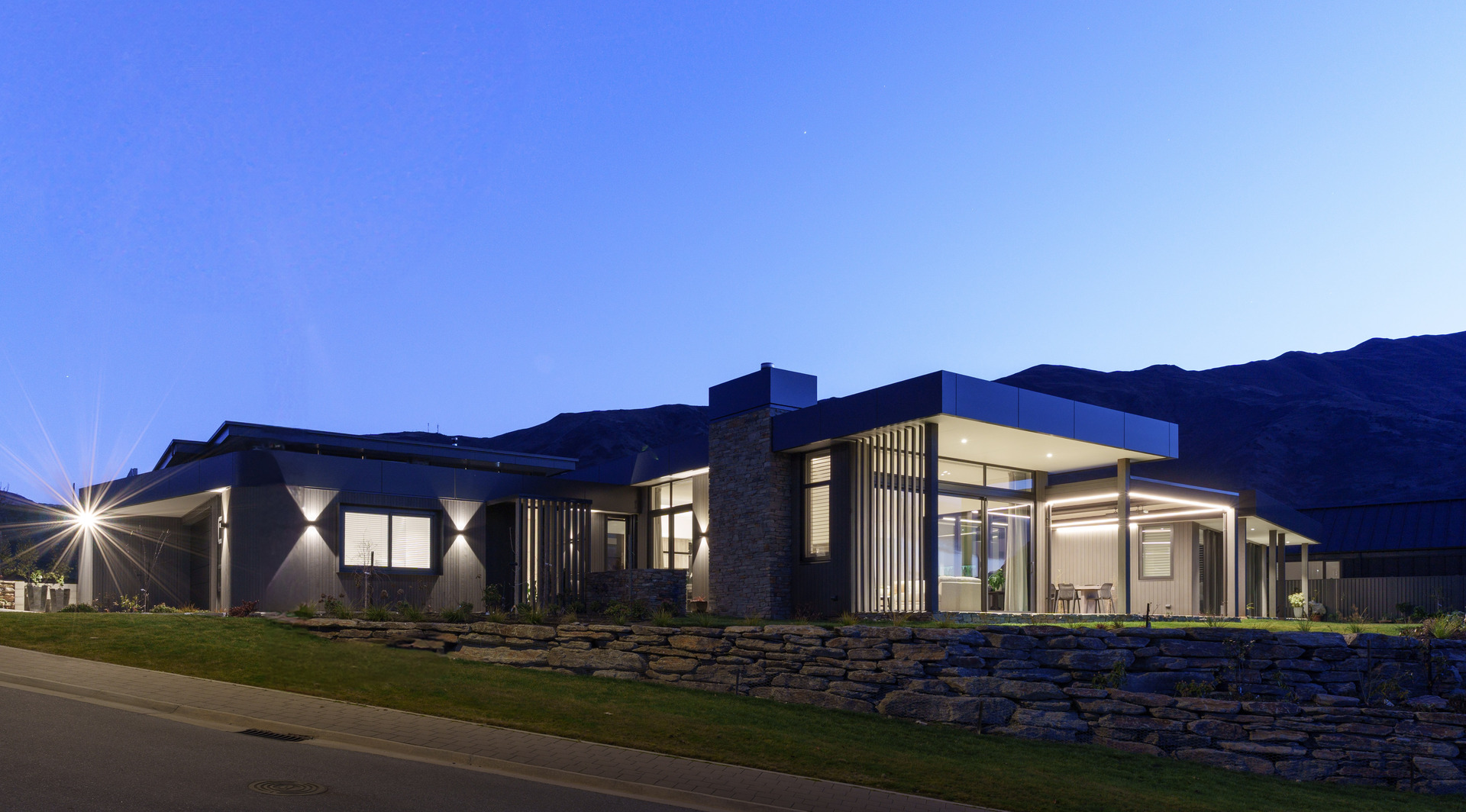 24 Jade Dr, twilight shot 